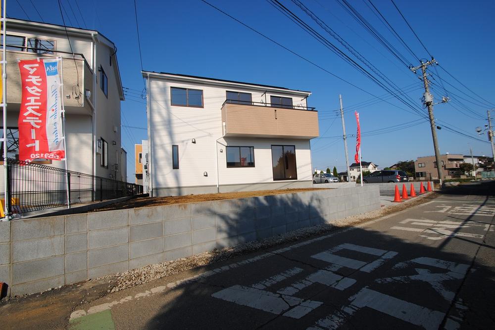 Local appearance photo. Local (12 May 2013) Shooting