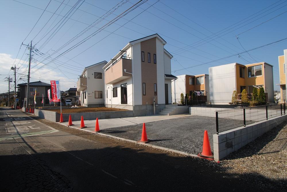 Local photos, including front road. Local (12 May 2013) Shooting