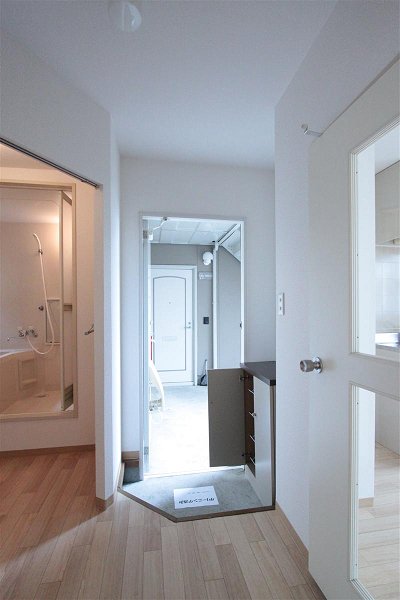 Entrance. Some of the differences have per room difference photo