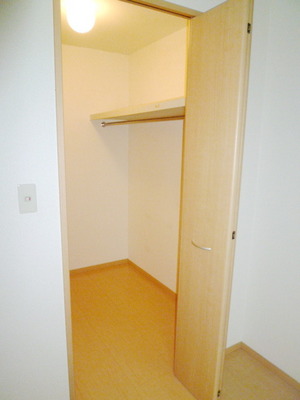 Receipt. Walk-in closet