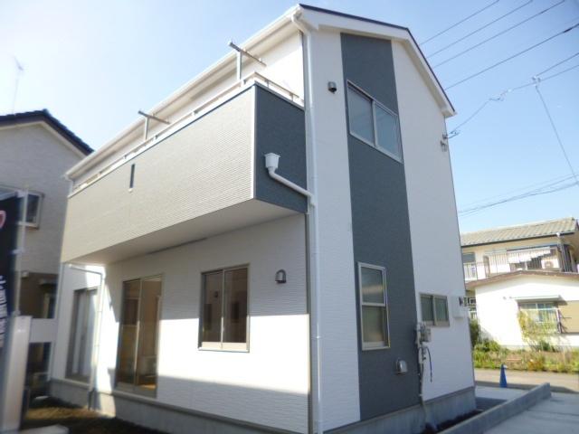 Local appearance photo. 1 Building