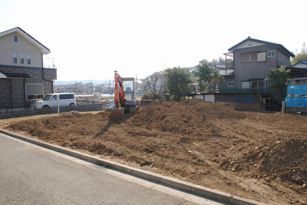 Local photos, including front road. Local (February 2013) Shooting