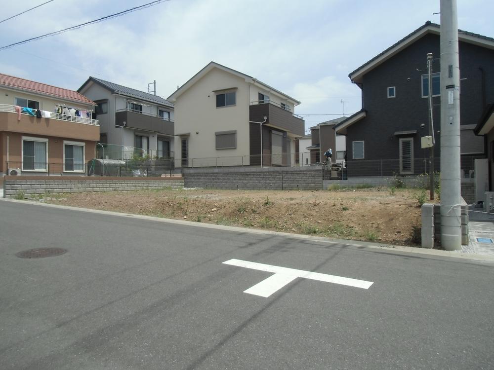 Local photos, including front road. Local (May 2013) Shooting