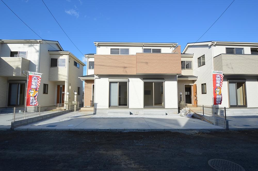 Local appearance photo. Local (12 May 2013) Shooting