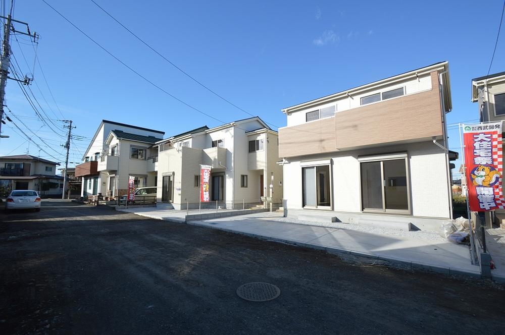 Local photos, including front road. Local (12 May 2013) Shooting