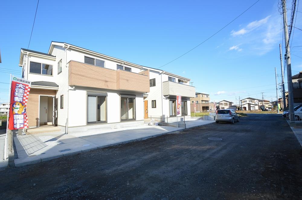 Local photos, including front road. Local (12 May 2013) Shooting