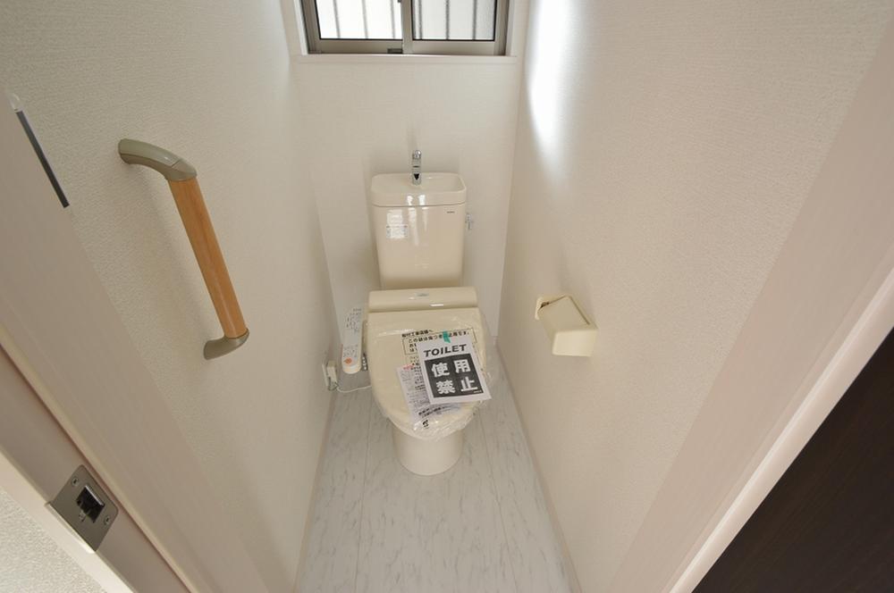 Toilet. Indoor (12 May 2013) Shooting