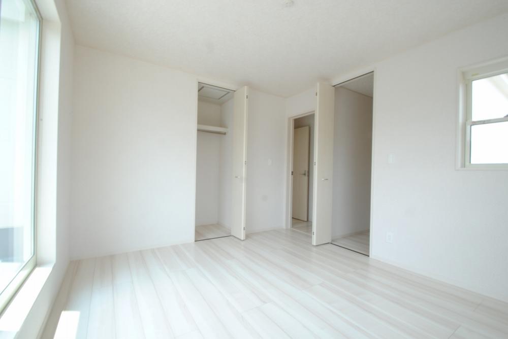 Same specifications photos (Other introspection). Same specifications