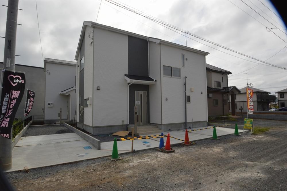 Local photos, including front road. Local (10 May 2013) Shooting