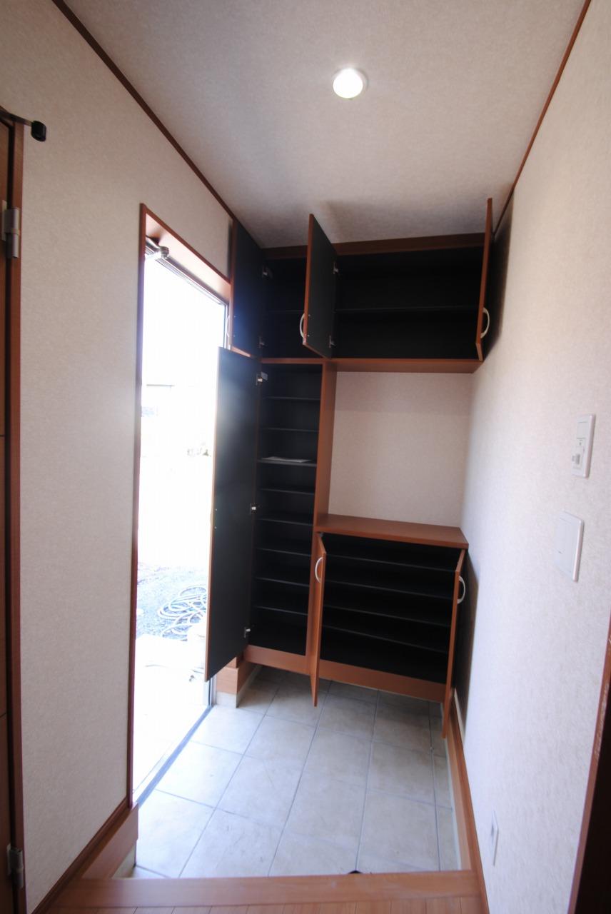 Entrance. Indoor (10 May 2013) Shooting