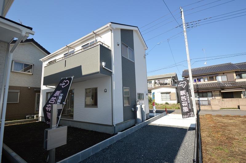 Local appearance photo. Local (10 May 2013) Shooting