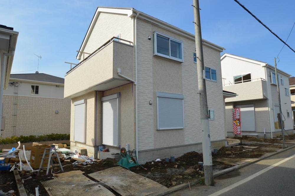 Local appearance photo. Local (12 May 2013) Shooting