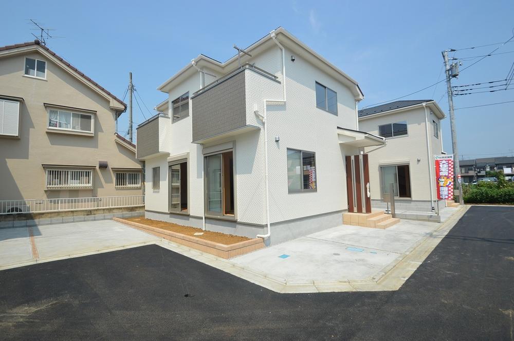 Local photos, including front road. Local (August 2013) Shooting