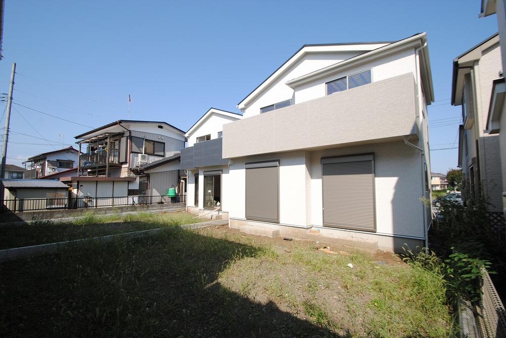 Local photos, including front road. Local (10 May 2013) Shooting