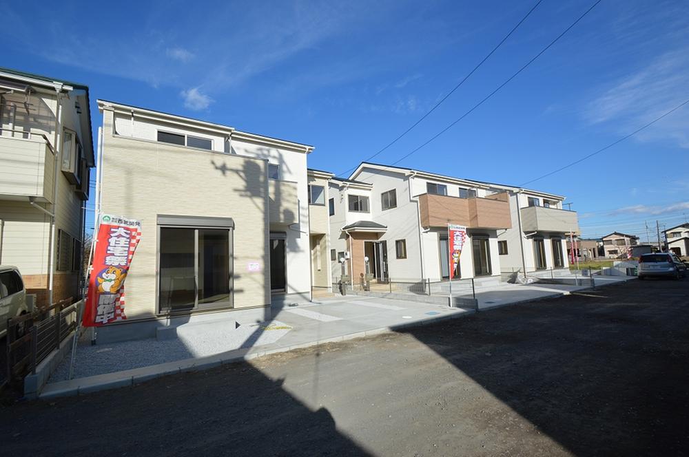 Local photos, including front road. Local (12 May 2013) Shooting