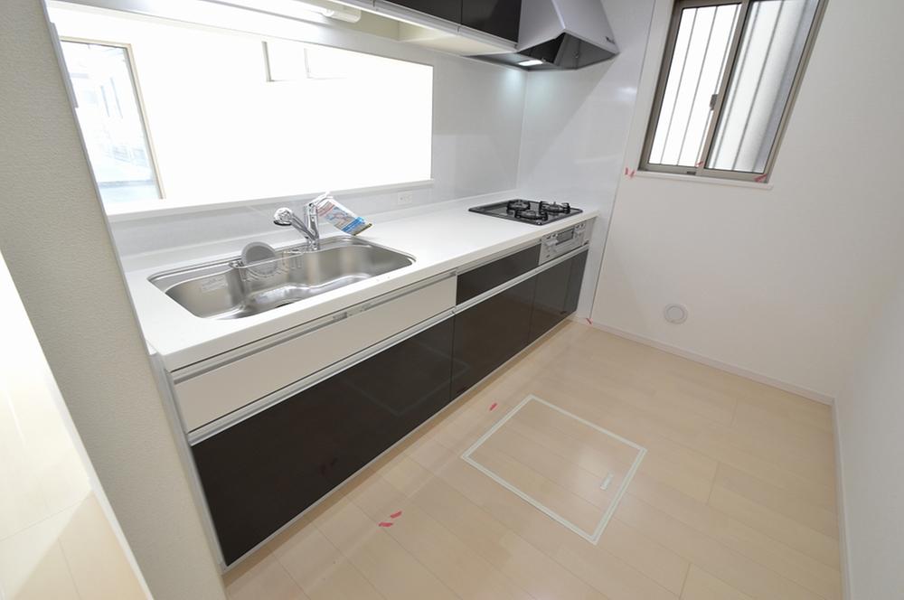 Kitchen. Indoor (12 May 2013) Shooting