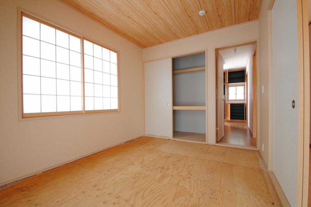 Same specifications photos (Other introspection). Same specifications