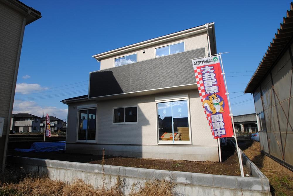 Local appearance photo. Local (12 May 2013) Shooting