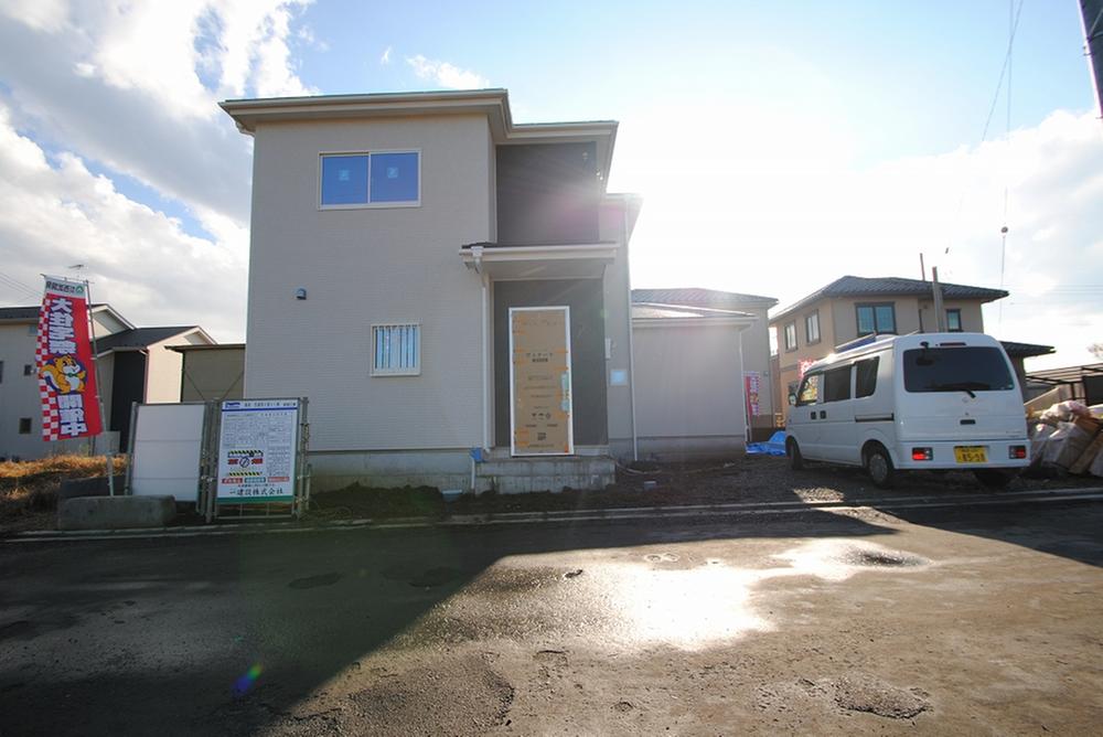 Local appearance photo. Local (12 May 2013) Shooting