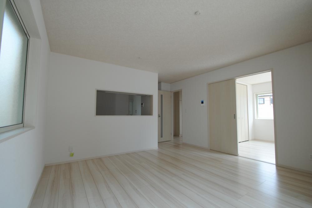 Same specifications photos (living). Same specifications