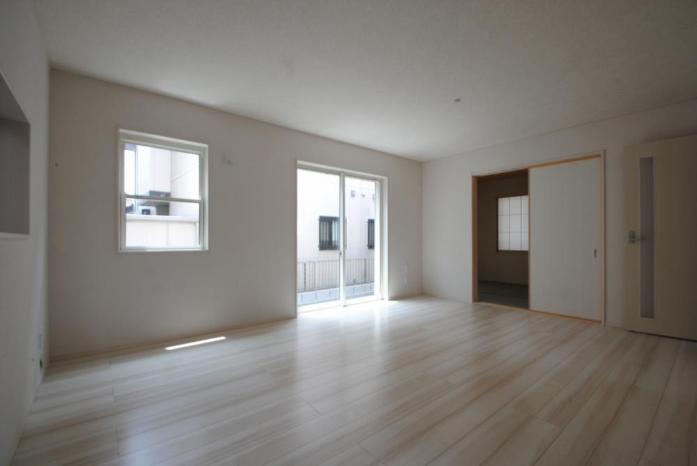 Same specifications photos (living). Same specifications