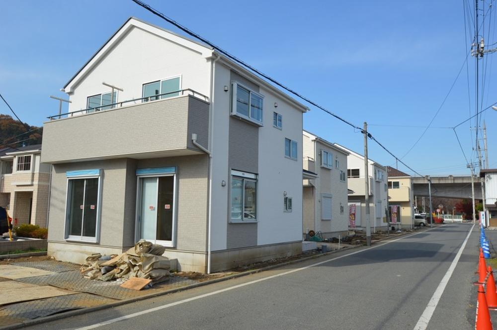 Local appearance photo. Local (12 May 2013) Shooting