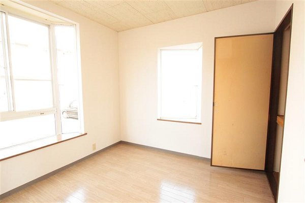 Other room space. For the room difference photo, It is actually a state of reversal.