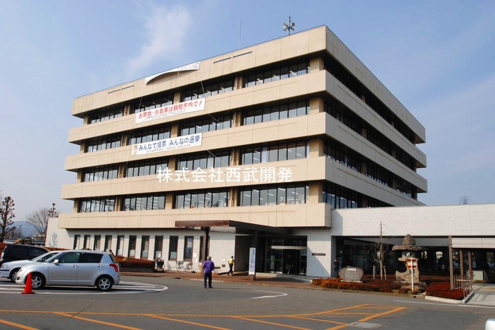 Government office. Hanno 508m to City Hall