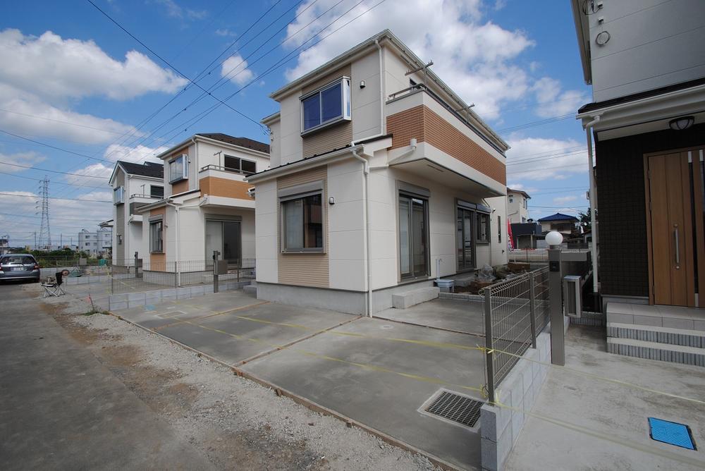 Local photos, including front road. Local (10 May 2013) Shooting