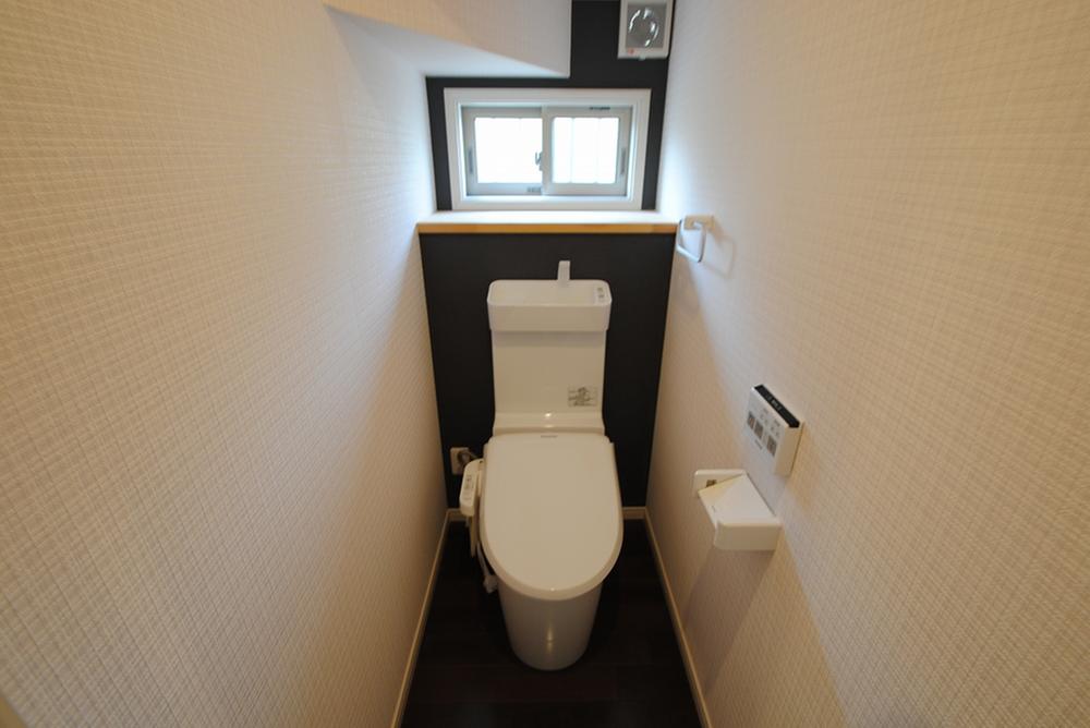 Toilet. Indoor (September 2013) Shooting