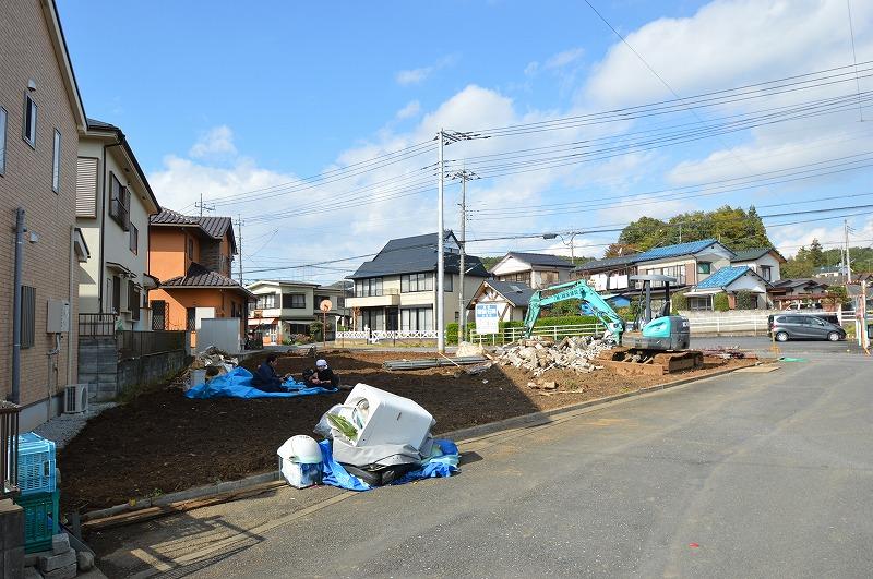 Local photos, including front road. Local (11 May 2013) Shooting