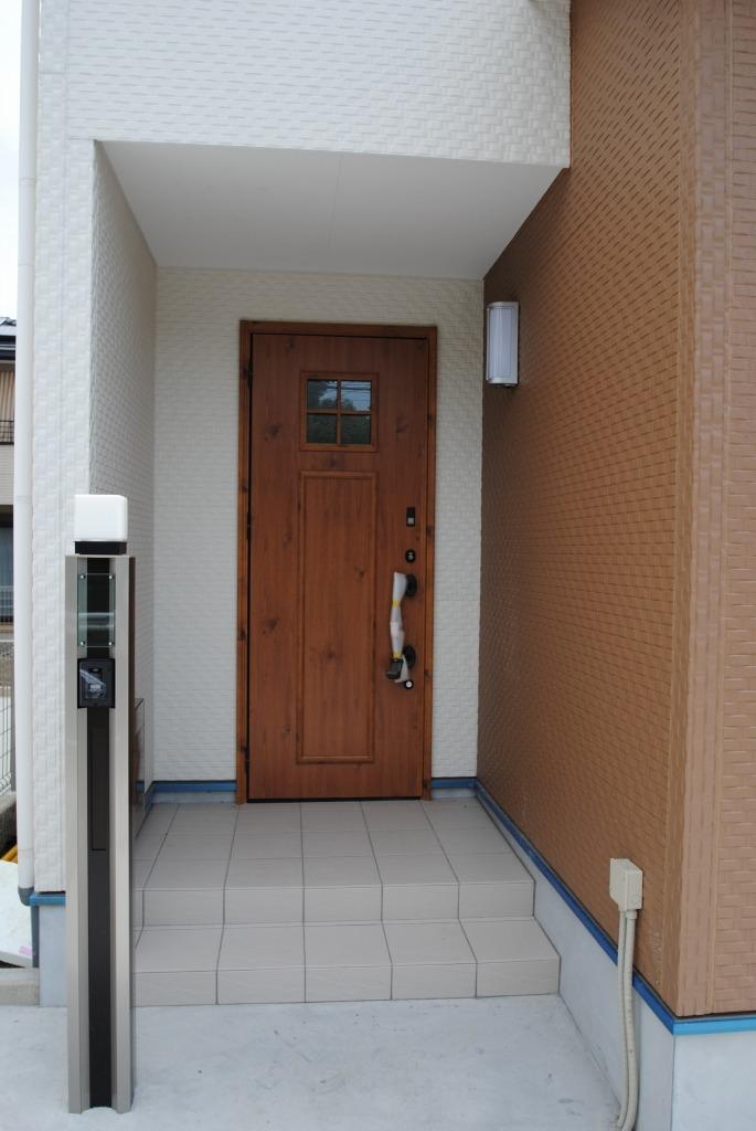 Entrance. Same specifications