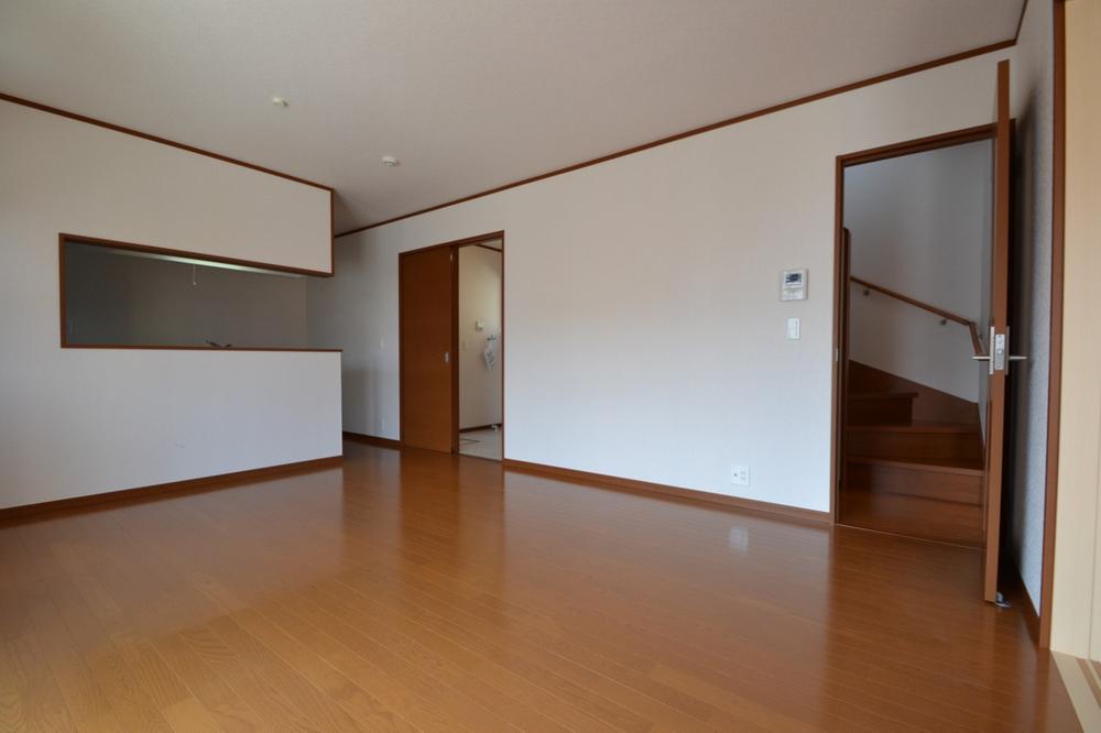 Same specifications photos (living). Same specifications