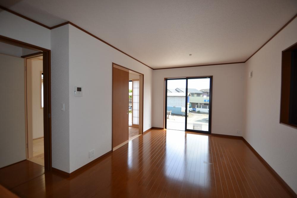 Same specifications photos (living). Same specifications