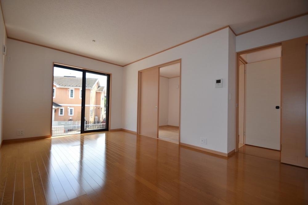 Same specifications photos (living). Same specifications