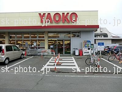 Supermarket. Yaoko Co., Ltd. until Hanno shop 810m