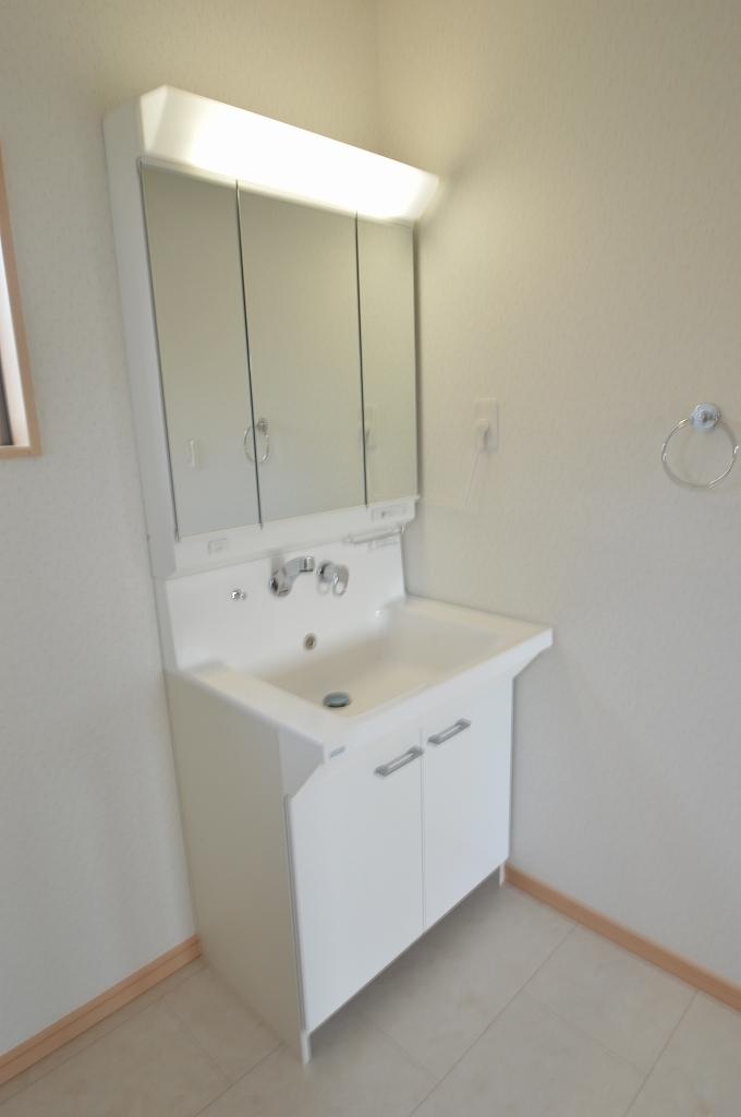 Wash basin, toilet. Indoor (12 May 2013) Shooting