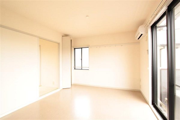 Living and room. Some of the differences have per room difference photo