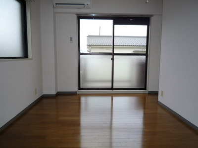 Other room space. Bright room