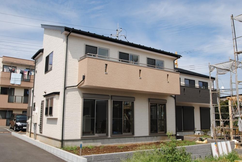 Local photos, including front road. Local (August 2013) Shooting