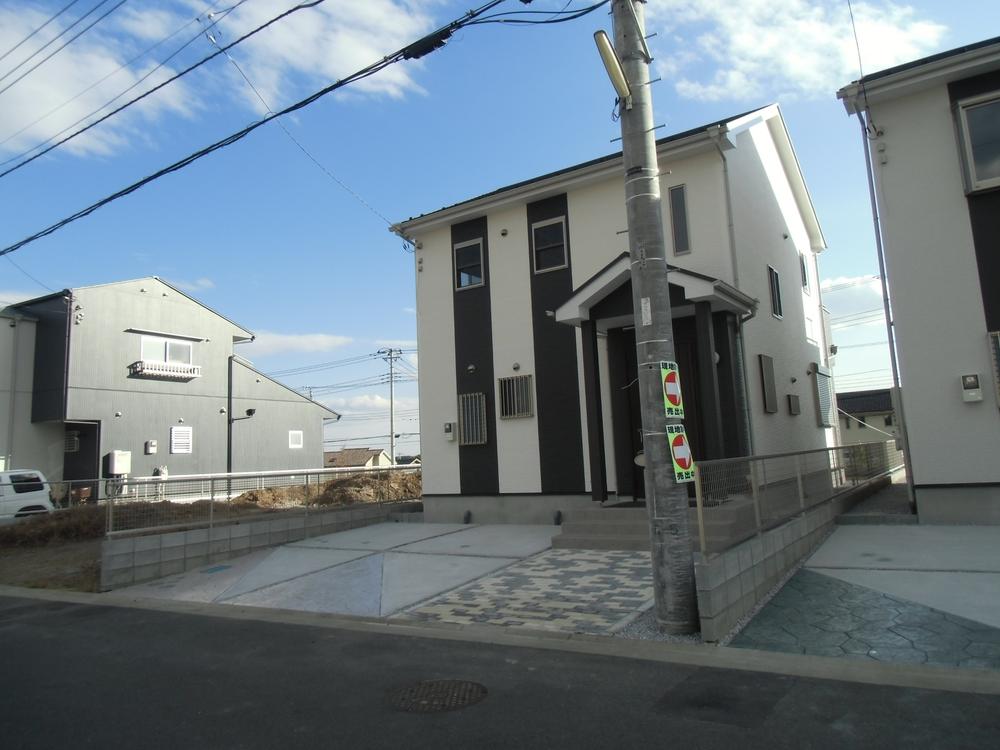 Local photos, including front road. Local (March 2013) Shooting