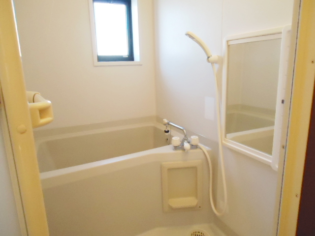 Bath. Ventilation can be done naturally in with window