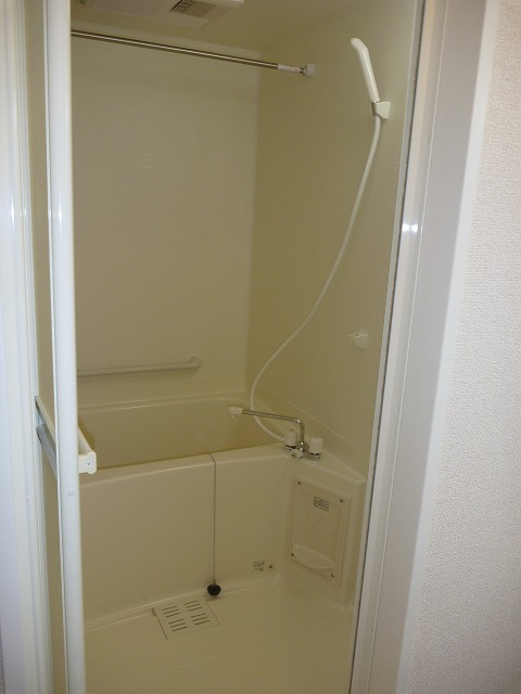 Bath. Loose can bathroom