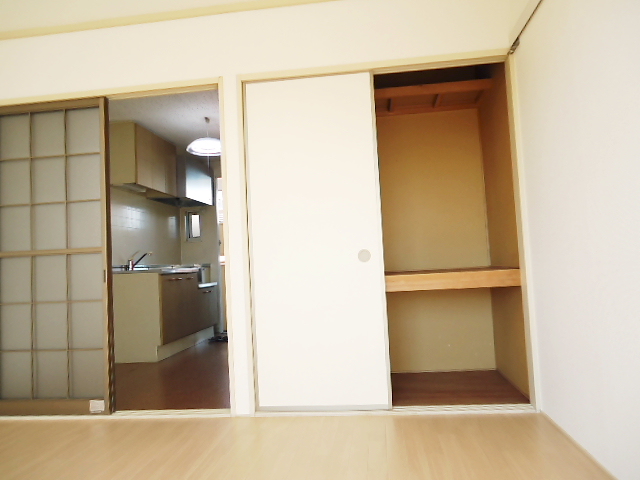 Receipt. Closet is. Size is a three-stage type between about 1