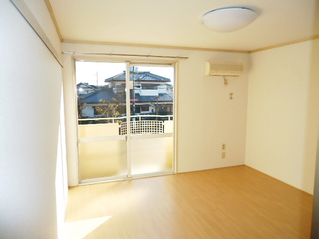 Living and room. South-facing day is good!