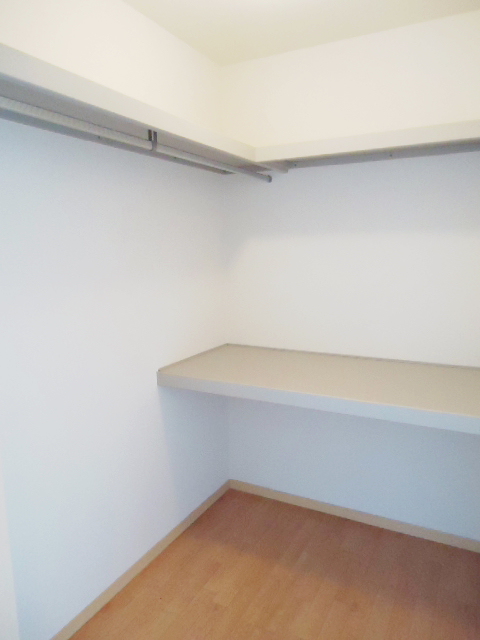 Receipt. Northern room walk-in closet You can a lot of storage