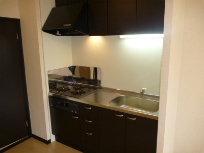 Kitchen. Popular system is the kitchen 3-burner stove that because Hakadori cook