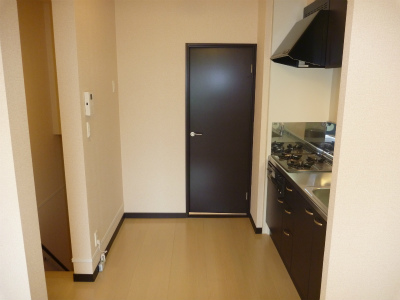 Other room space. The back of the door is the second floor Western-style space.