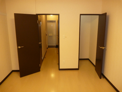 Other room space. The first floor Western-style. Storage space is also of course ensure is probably the bedroom facing