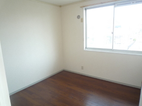 Living and room. 4.5 Pledge of Western-style